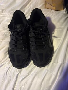 Nike Men’s Black Low-Top Athletic Sneakers